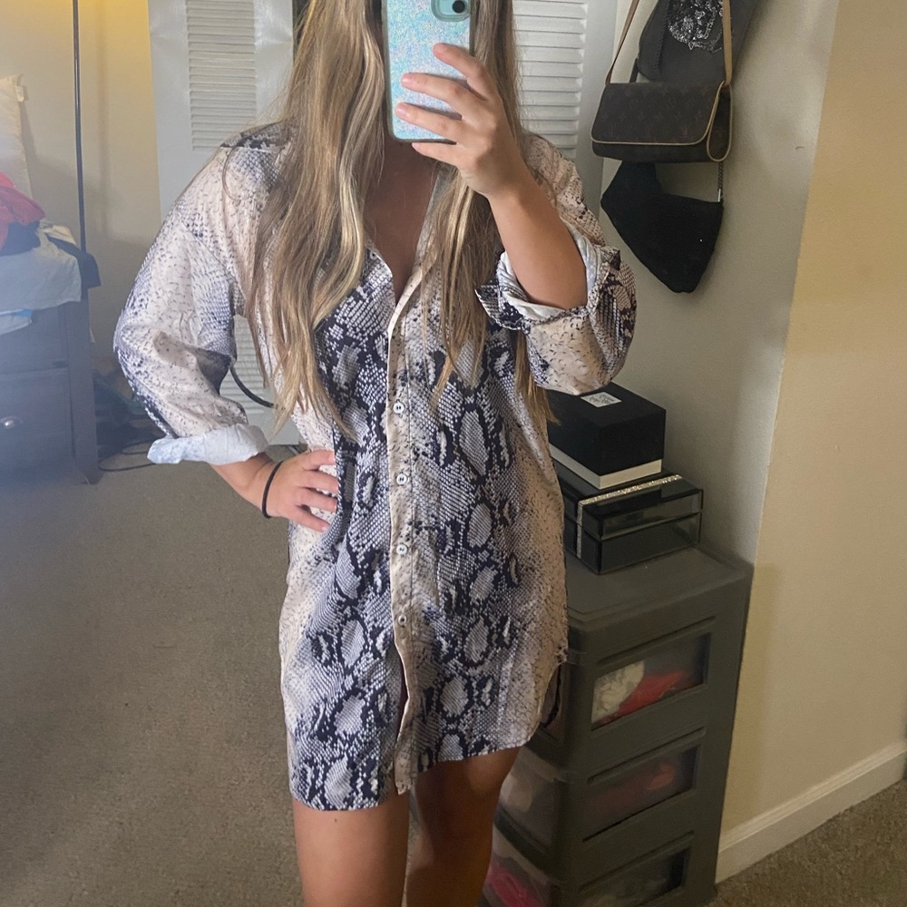 Snakeskin print button down dress - Picture 4 of 5